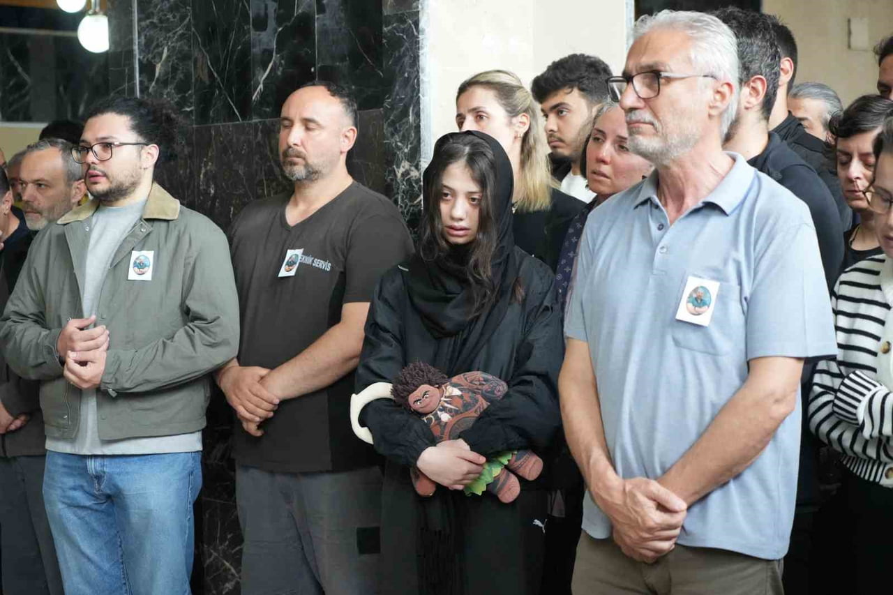 TÖRENDE MUKADDES DURMUŞ GÖZYAŞLARINI TUTAMADI