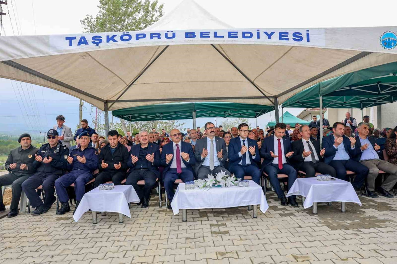 TÖRENE KENT PROTOKOLÜ VE VATANDAŞLAR BÜYÜK İLGİ GÖSTERDİ.