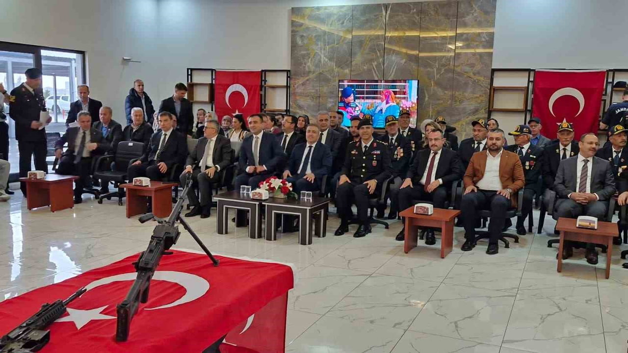 TÖRENE VALİ HAYRETTİN ÇİÇEK, BELEDİYE BAŞKANI SAVAŞ KALAYCI, KARAMANOĞLU MEHMETBEY ÜNİVERSİTESİ...