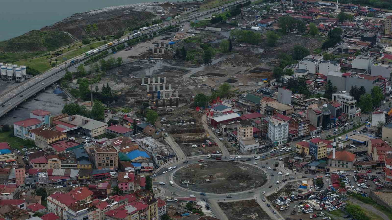 TRABZON'DA DEĞİRMENDERE TÜNELİ İLE KARADENİZ SAHİL YOLU'NU BİRBİRİNE BAĞLAYACAK ULAŞIM PROJESİNDE...