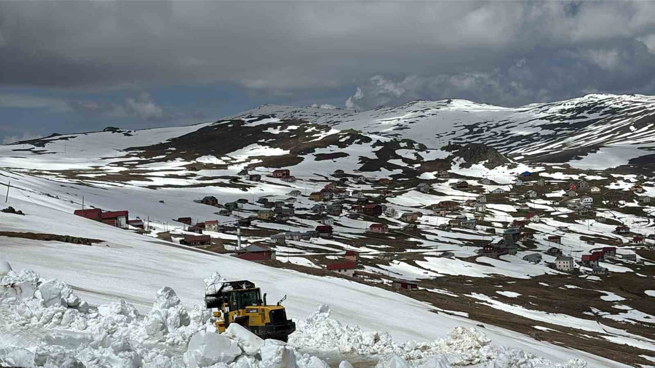 TRABZON'DA YAYLA SEZONU ÖNCESİ VATANDAŞLARIN YAYLALARA GÜVENLİ ULAŞIMINI SAĞLAMAK AMACIYLA...