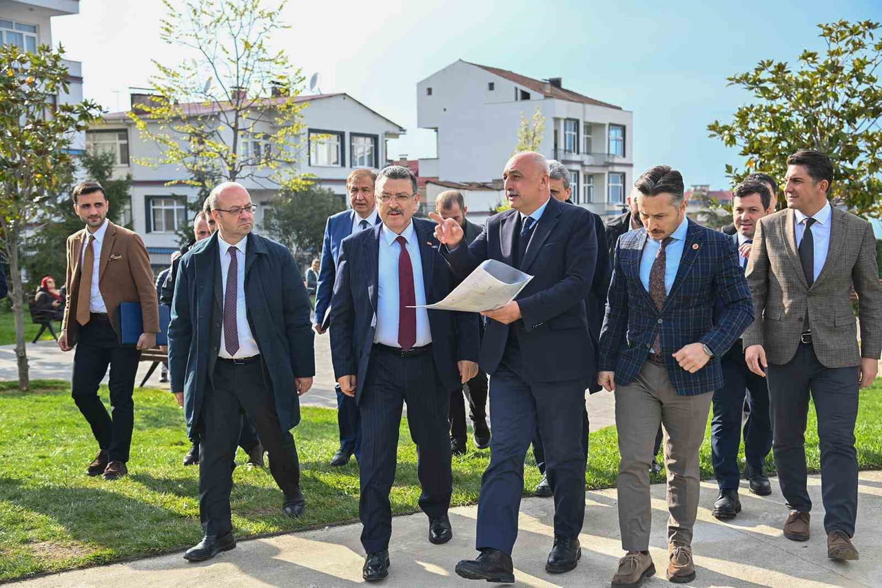 TRABZON BÜYÜKŞEHİR BELEDİYE BAŞKANI AHMET METİN GENÇ'İN "BURADA YENİDEN TOP OYNATACAĞIZ"...