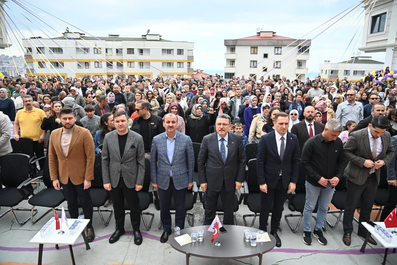 TRABZON’DA EĞİTİM VEREN 19 FARKLI OKULDAN 600 ÖĞRENCİNİN SAHNE ALDIĞI UĞURLU ÇOCUK KOROLARI...