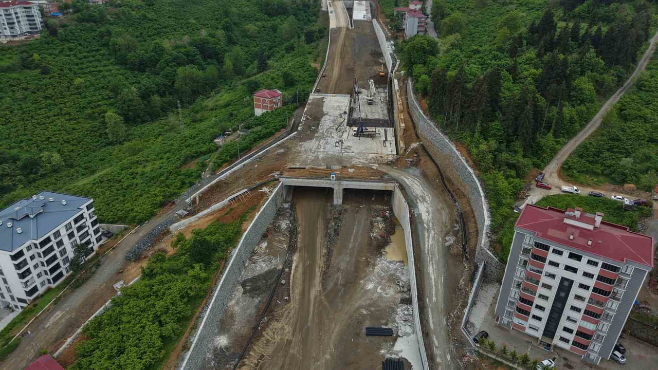 TRABZON-ERZURUM KARA YOLUNA BAĞLANACAK OLAN KISMIYLA İLGİLİ ÇALIŞMALAR YOĞUN BİR ŞEKİLDE DEVAM...