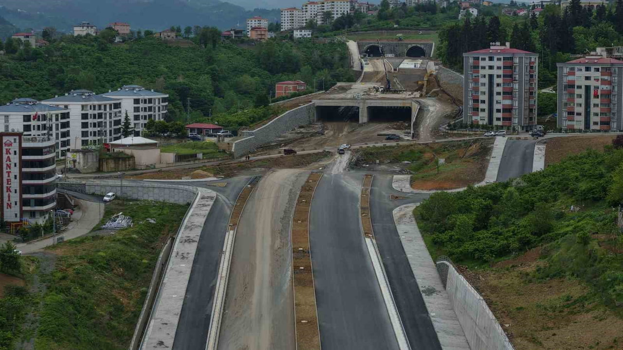 TRABZON-ERZURUM KARA YOLUNA BAĞLANACAK OLAN KISMIYLA İLGİLİ ÇALIŞMALAR YOĞUN BİR ŞEKİLDE DEVAM...