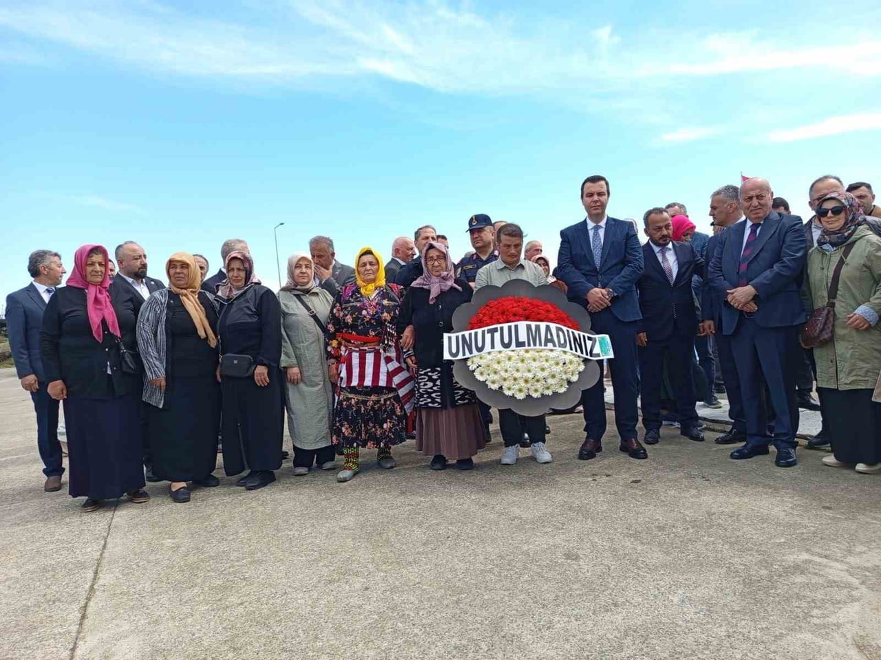 TRABZON’UN BEŞİKDÜZÜ İLÇESİNDE 26 YIL ÖNCE MEYDANA GELEN DENİZ KAZASINDA HAYATINI KAYBEDEN 38 KİŞİ...