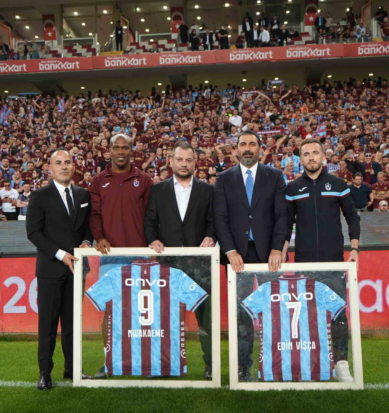 TRABZONSPOR'UN ŞAMPİYON KADROSUNDA YERALAN NWAKAEME VE  EDİN VİSCA'YA KONYASPOR MAÇI ÖNCESİ...