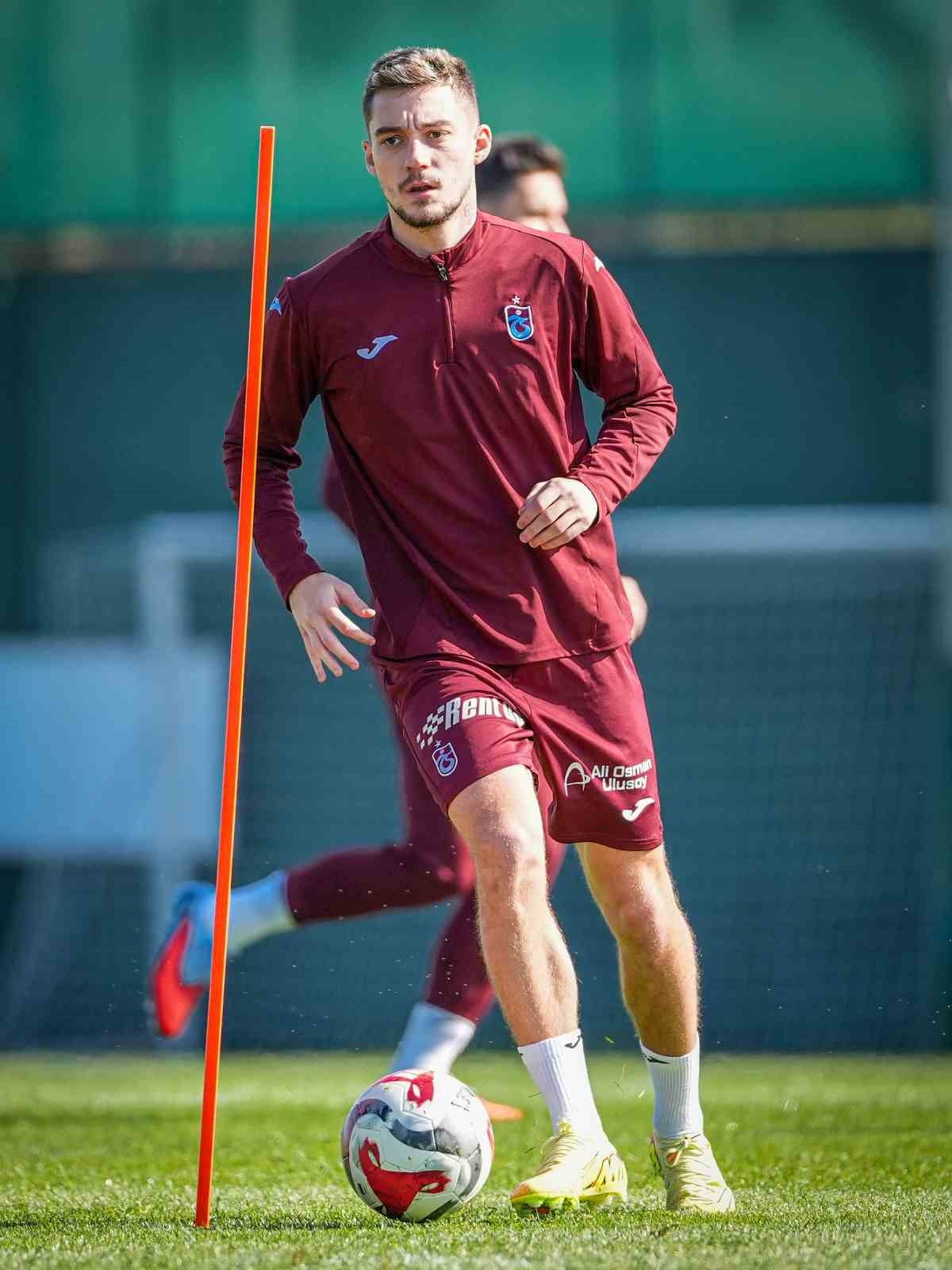 TRABZONSPOR, GEÇTİĞİMİZ SEZON KİRALIK OLARAK FORMA GİYEN BEŞİKTAŞ'IN ARNAVUT ORTA SAHA OYUNCUSU...