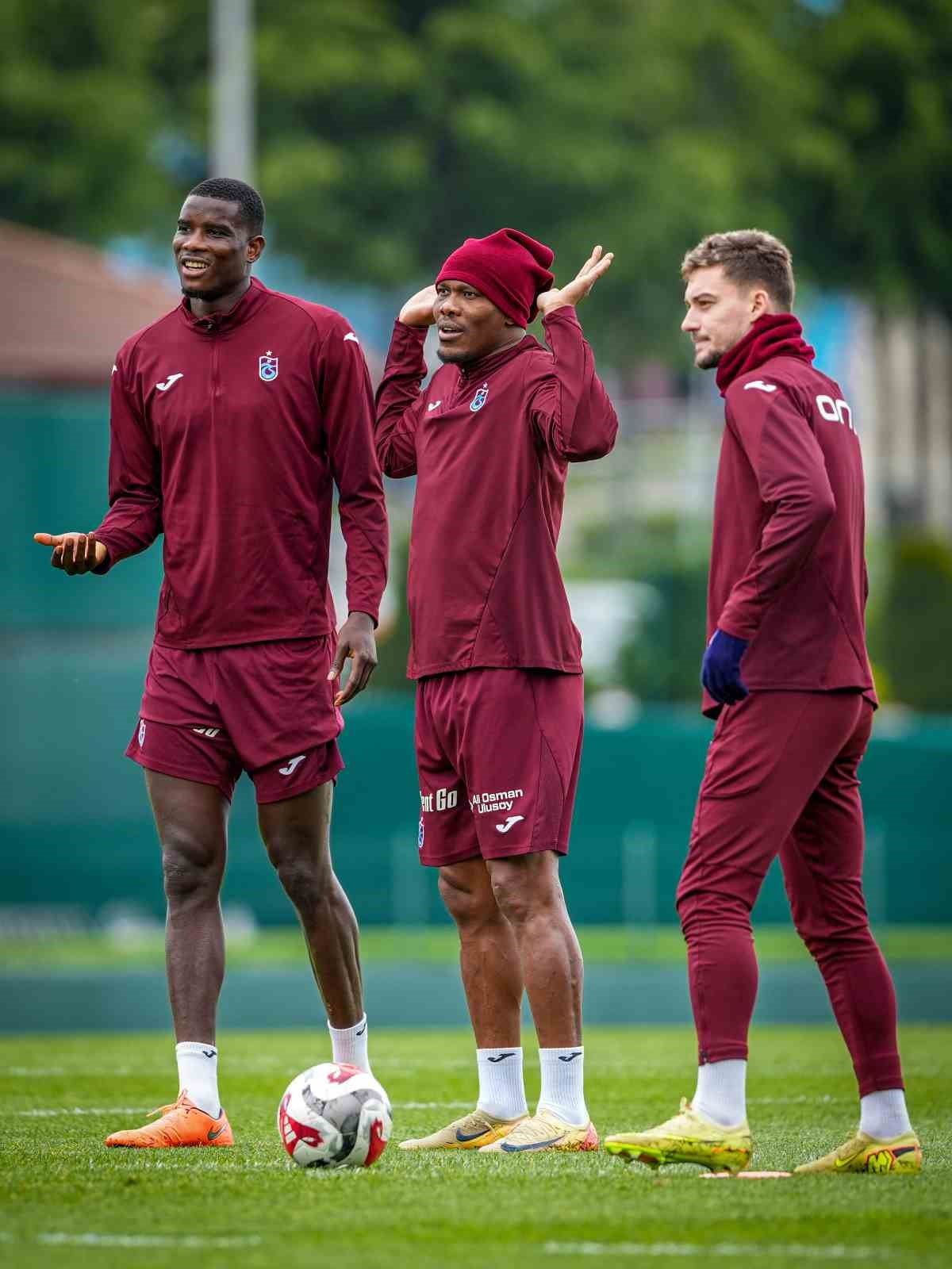 TRABZONSPOR, TRENDYOL SÜPER LİG'DE BU SEZON ELDE ETTİĞİ 69 PUANIN 30'UNU İSTANBUL EKİPLERİNDEN...