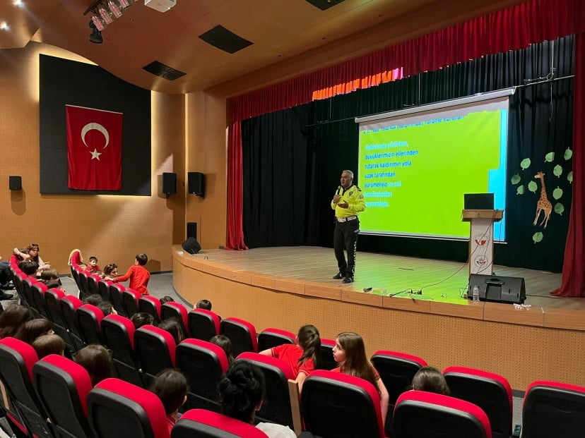TRAFİK DEDEKTİFLERİ PROJESİ KAPSAMINDA 602 ÖĞRENCİYE EĞİTİM VERİLDİ