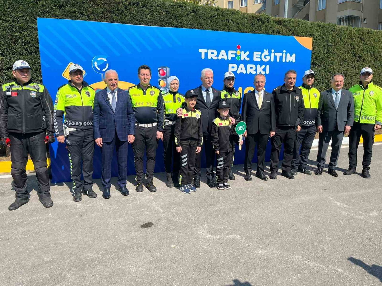 TRAFİK HAFTASI KAPSAMINDA İSTANBUL VALİSİ DAVUT GÜL VE ÜMRANİYE BELEDİYE BAŞKANI İSMET YILDIRIM...