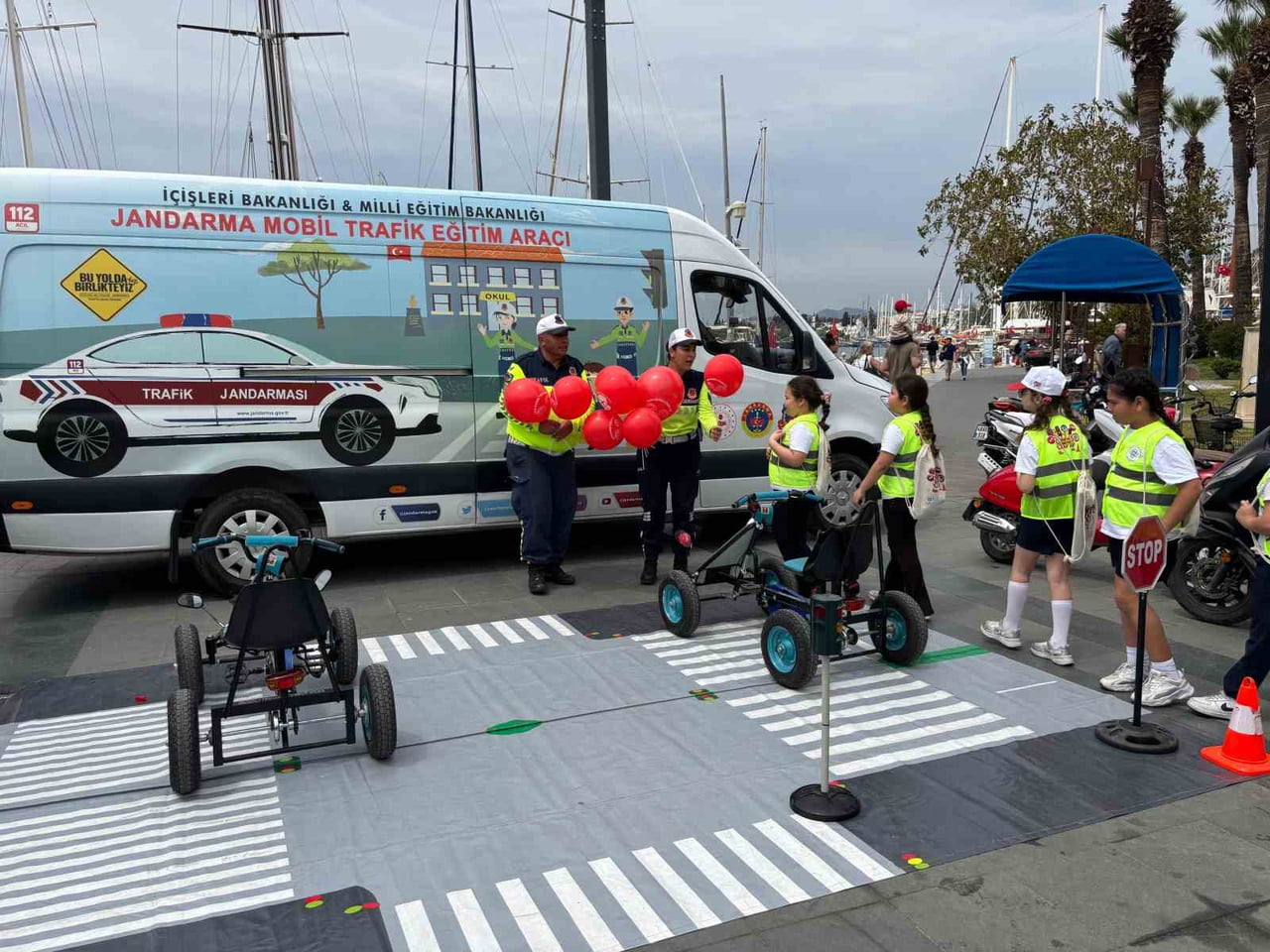 TRAFİK HAFTASI’NDA BODRUM’DA ÖĞRENCİ VE VATANDAŞLARA TRAFİK EĞİTİMİ VERİLDİ