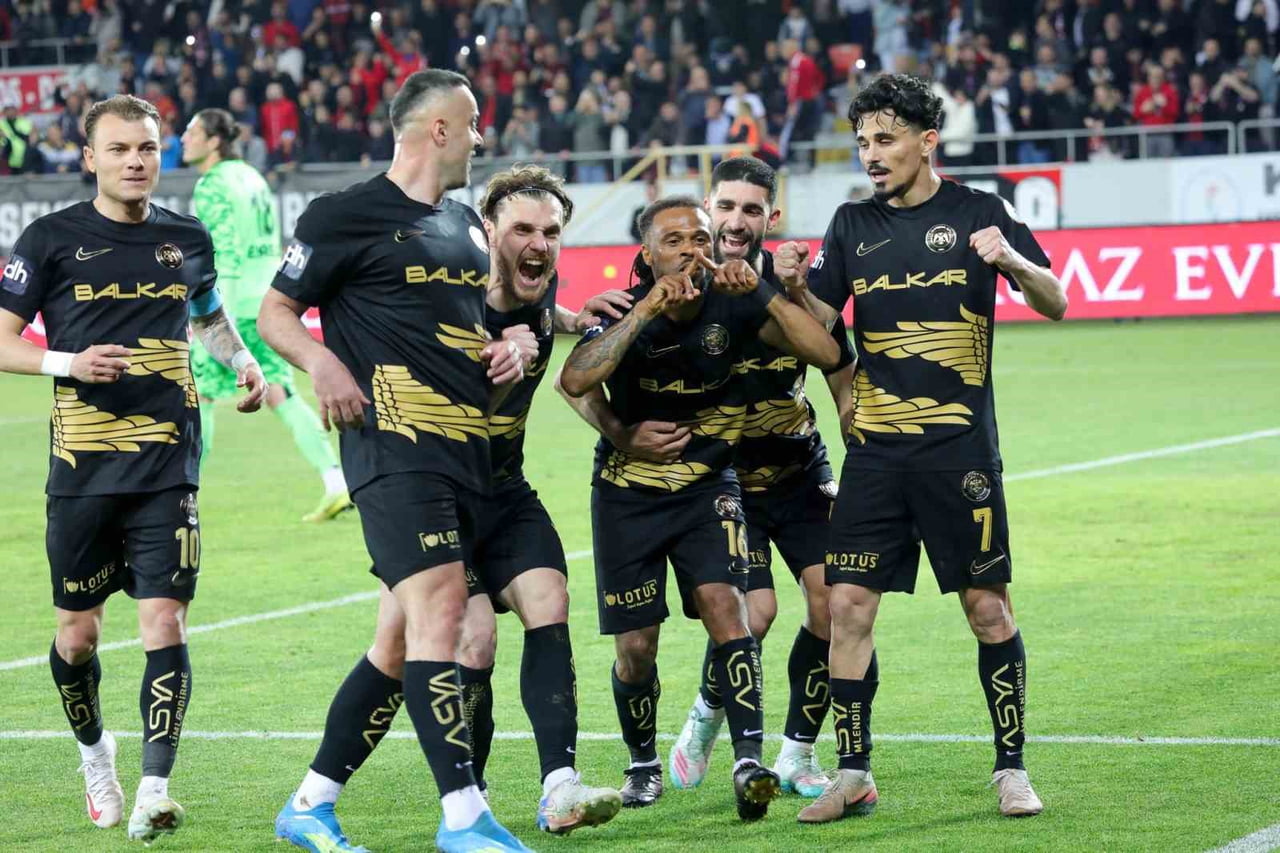 TRENDYOL 1. LİG PLAY-OFF FİNAL MAÇINDA ESENLER EROKSPOR’U 2-0 MAĞLUP EDEN ÇORUM FK, İLK KEZ SÜPER...