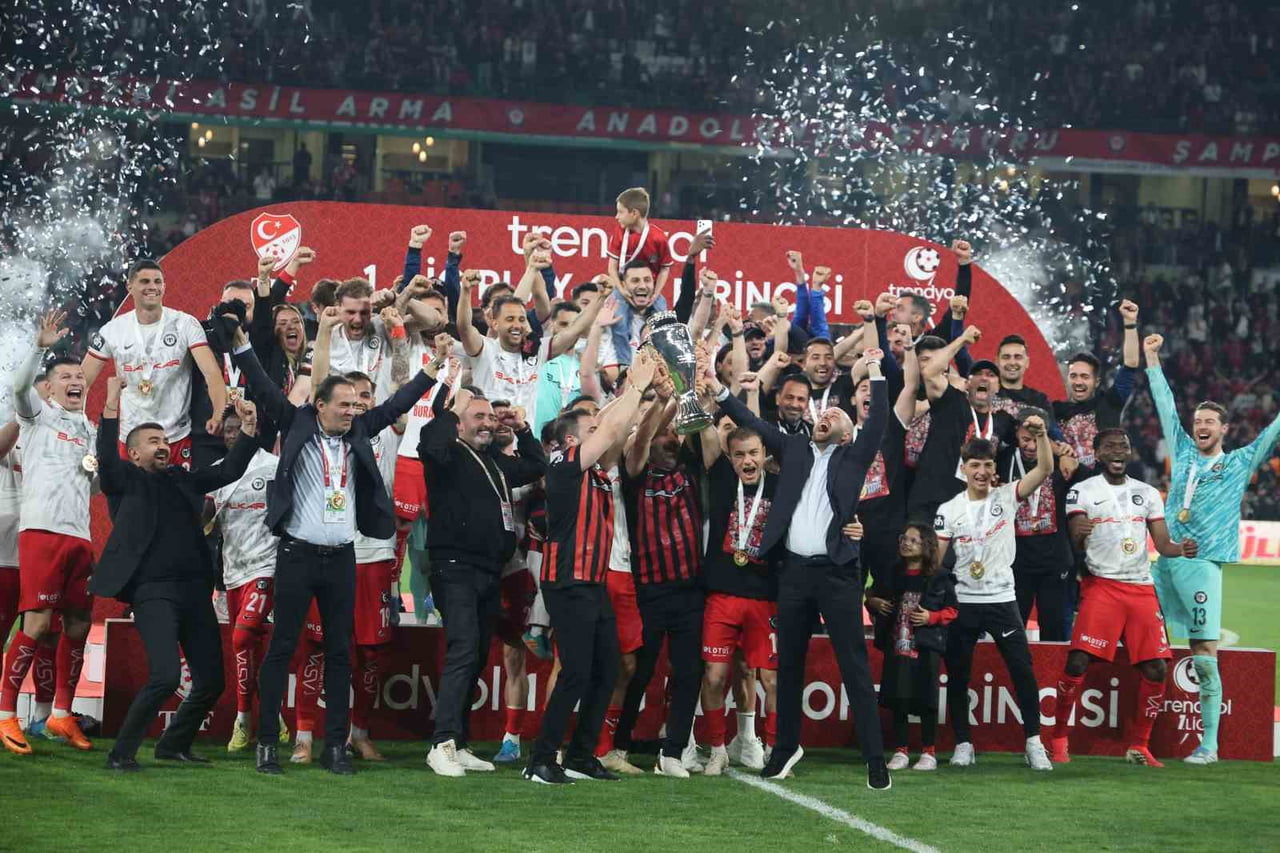 TRENDYOL 1. LİG PLAY-OFF FİNALİNDE KARŞILAŞTIĞI ESENLER EROKSPOR'U 2-0 MAĞLUP EDEREK TARİHİNDE İLK...