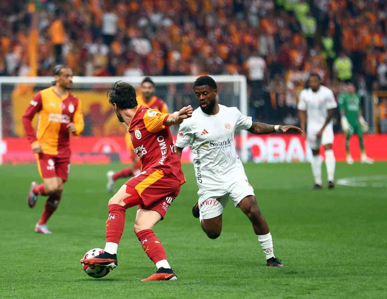 TRENDYOL SÜPER LİG'İN 33. HAFTASINDA GALATASARAY EVİNDE ANTALYASPOR İLE KARŞILAŞIYOR. MÜCADELENİN...