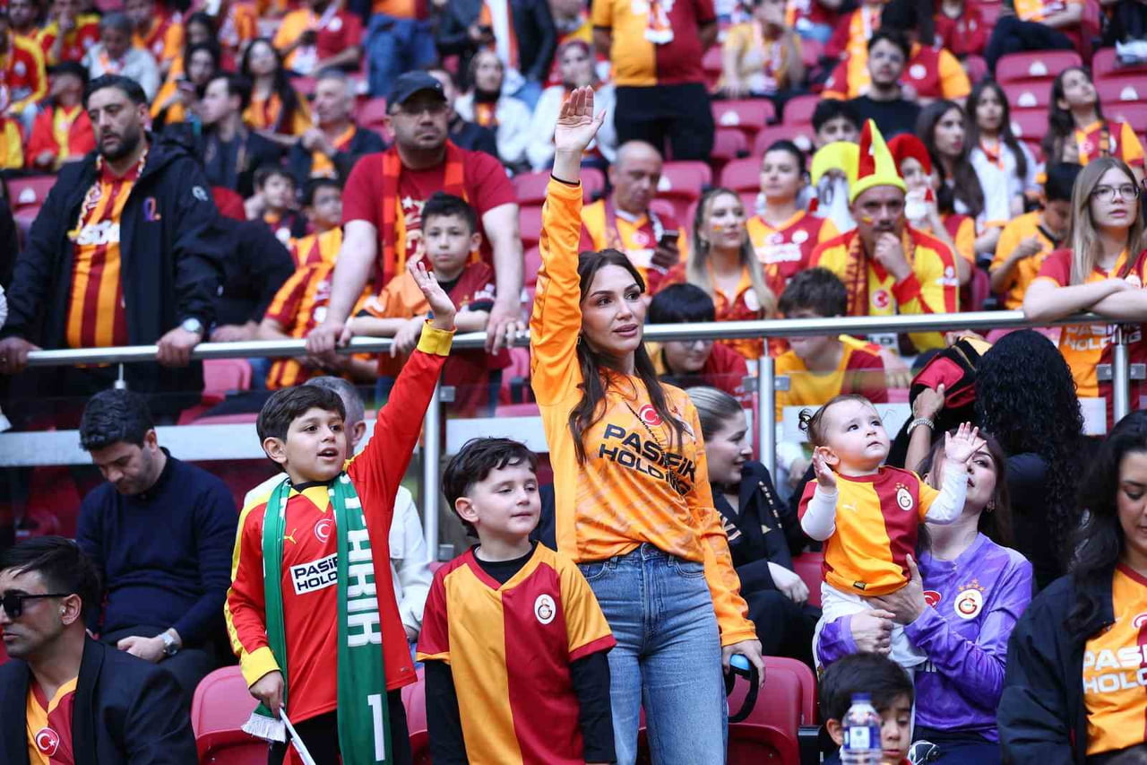 TRENDYOL SÜPER LİG'İN 33. HAFTASINDA GALATASARAY EVİNDE ANTALYASPOR İLE KARŞILAŞIYOR. MÜCADELENİN...