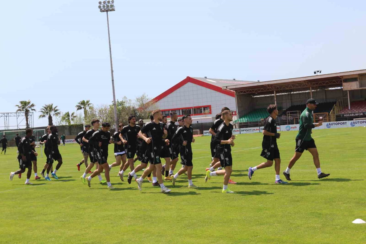 TRENDYOL SÜPER LİG'İN 33. HAFTASINDA KOCAELİSPOR, CUMARTESİ GÜNÜ EVİNDE FATİH KARAGÜMRÜK İLE...