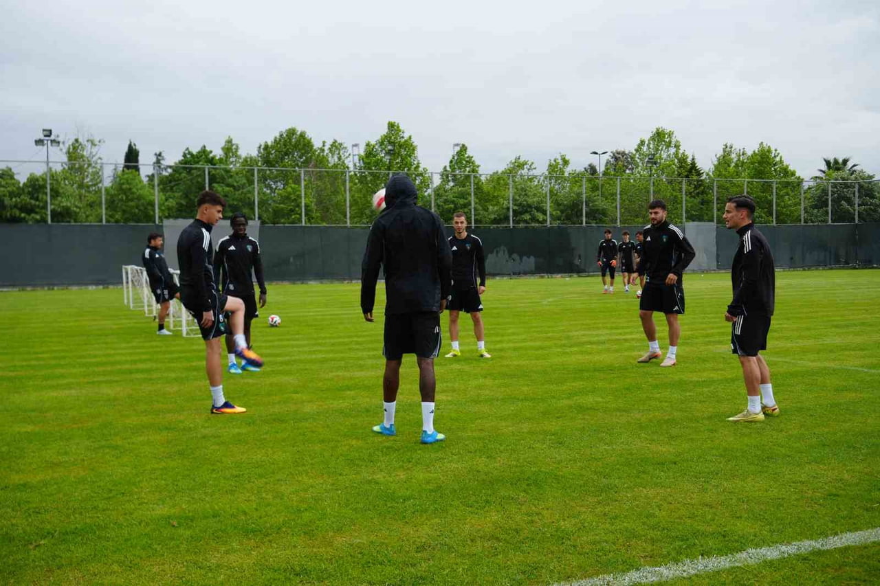 TRENDYOL SÜPER LİG'İN 34. HAFTASINDA ANTALYASPOR İLE DEPLASMANDA KARŞILAŞACAK KOCAELİSPOR'DA...