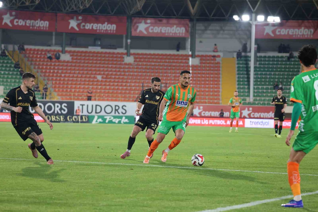 TRENDYOL SÜPER LİG’İN 33. HAFTASINDA CORENDON ALANYASPOR, SAHASINDA KAYSERİSPOR İLE KARŞILAŞIYOR....