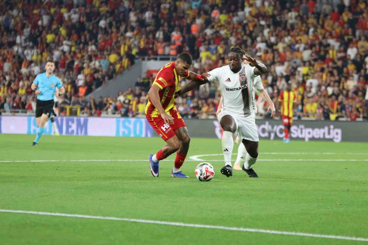 TRENDYOL SÜPER LİG’İN 33. HAFTASINDA GÖZTEPE, SAHASINDA KARŞILAŞTIĞI GAZİANTEP FK’YI 2-1 MAĞLUP...