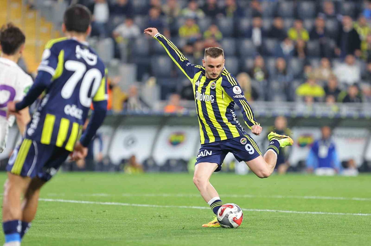 TRENDYOL SÜPER LİG’İN 34. VE SON HAFTASINDA FENERBAHÇE, SAHASINDA EYÜPSPOR İLE KARŞILAŞIYOR....