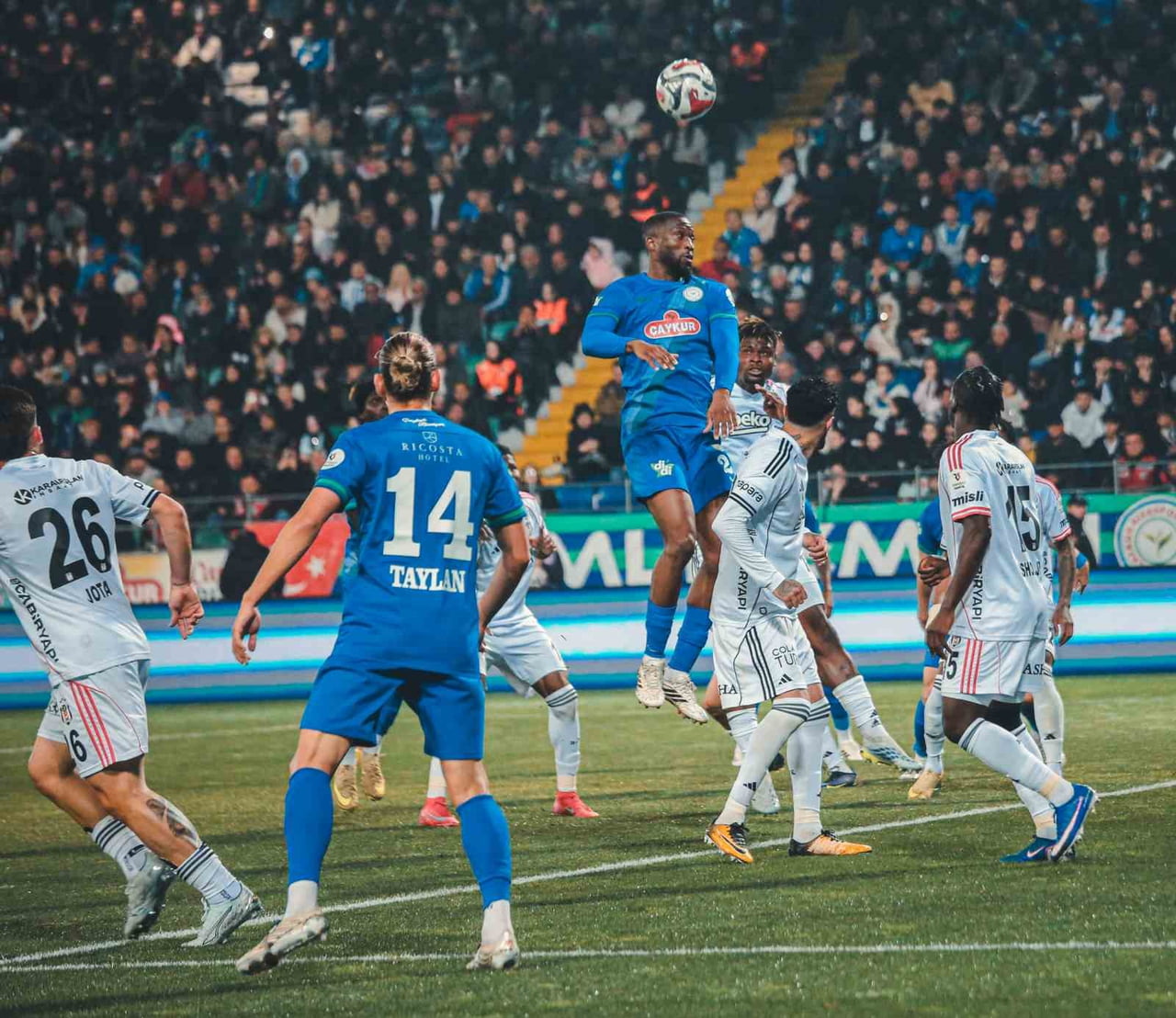 TRENDYOL SÜPER LİG’İN SON HAFTASINDA ÇAYKUR RİZESPOR SAHASINDA KARŞILAŞTIĞI BEŞİKTAŞ İLE 2-2...