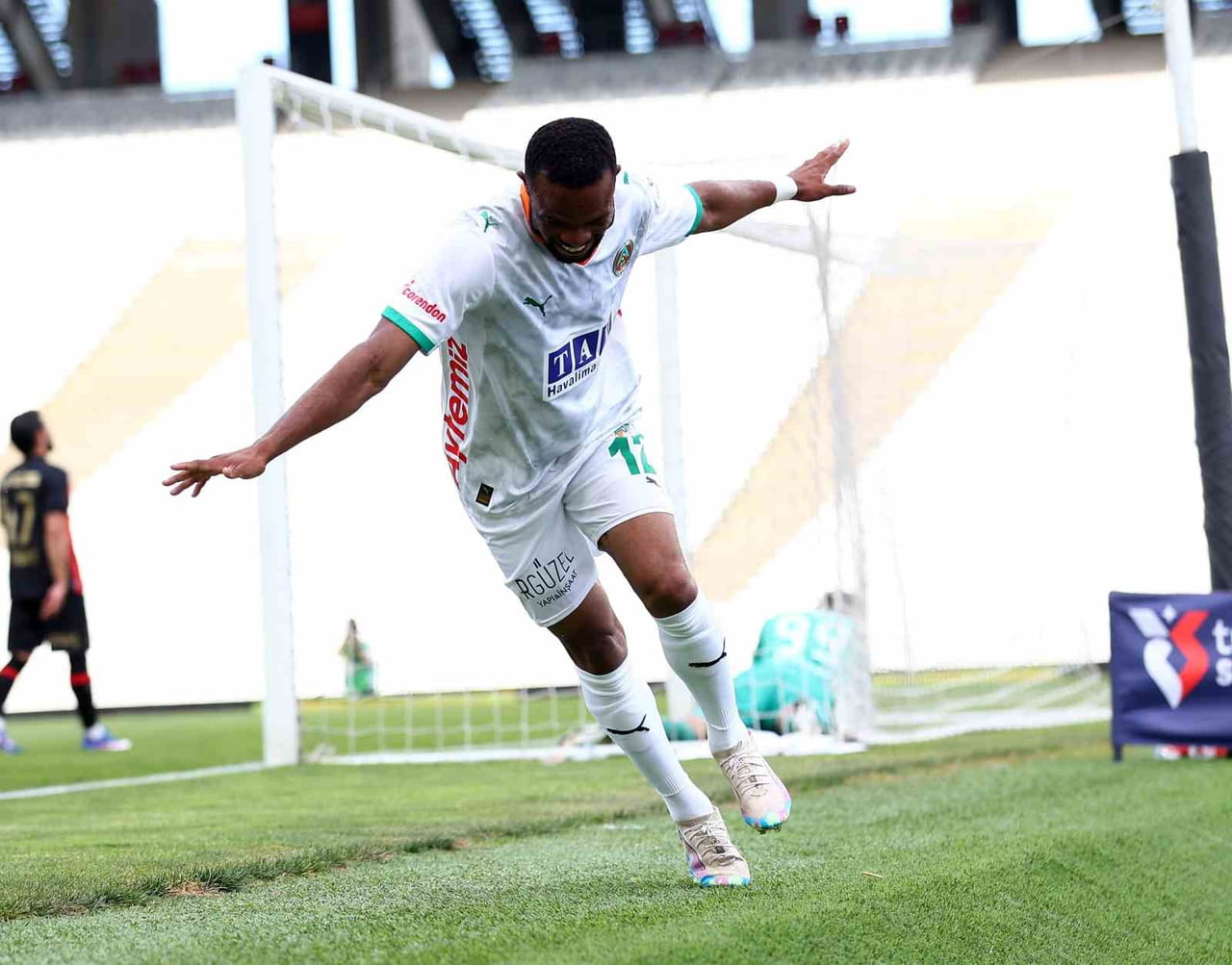 TRENDYOL SÜPER LİG’İN SON HAFTASINDA FATİH KARAGÜMRÜK, CORENDON ALANYASPOR’U AĞIRLIYOR....