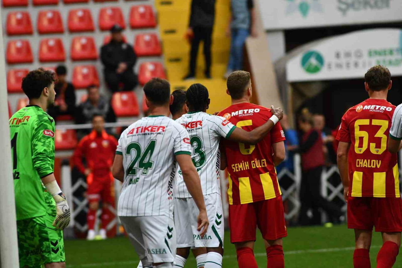 TRENDYOL SÜPER LİG’İN SON HAFTASINDA KAYSERİSPOR, KONUK ETTİĞİ KONYASPOR’U 2-1 MAĞLUP ETTİ....