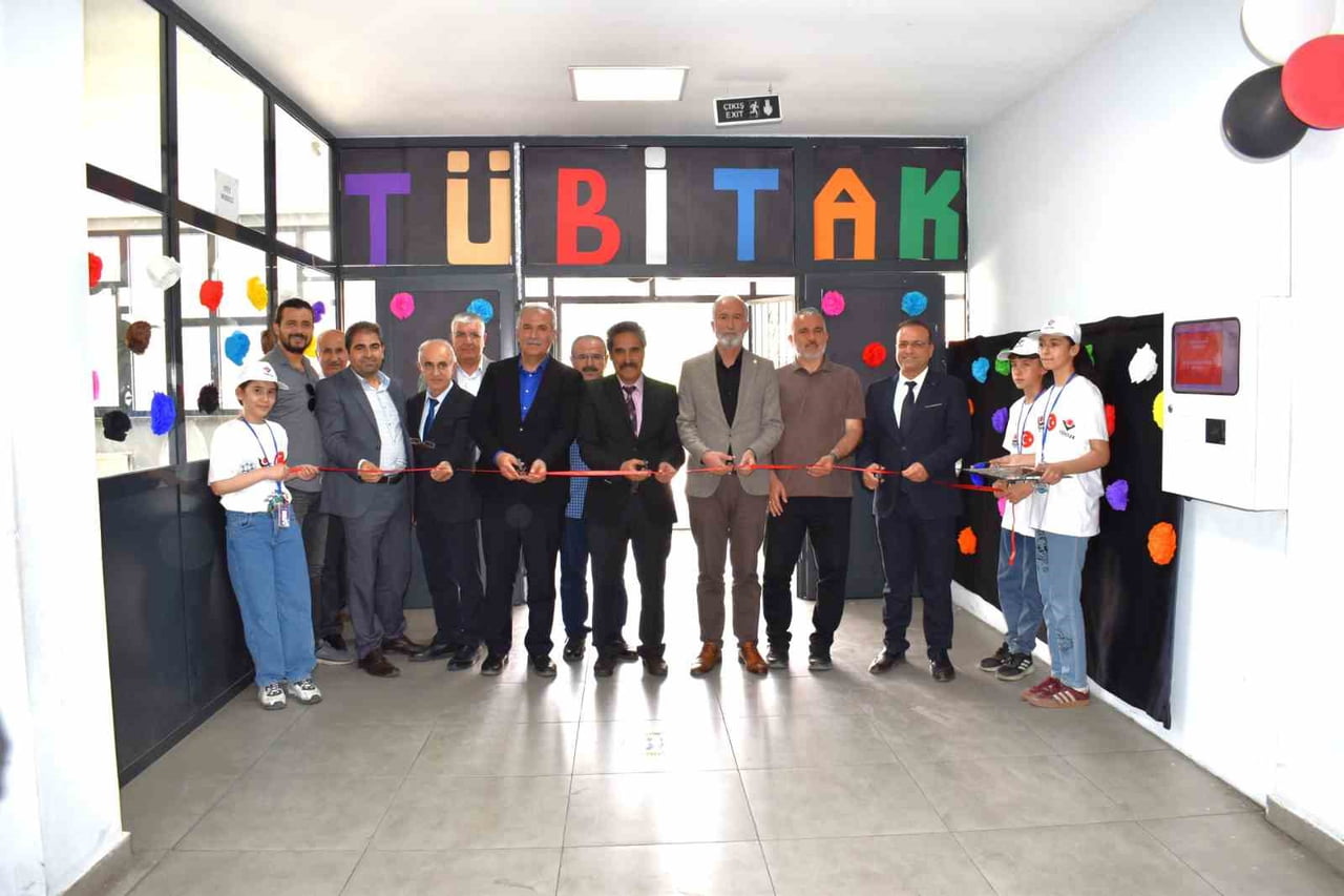 TÜBİTAK 4006 BİLİM FUARI KAPSAMINDA AHMET KARAHAN ORTAOKULU’NDA DÜZENLENEN BİLİM ŞÖLENİ...