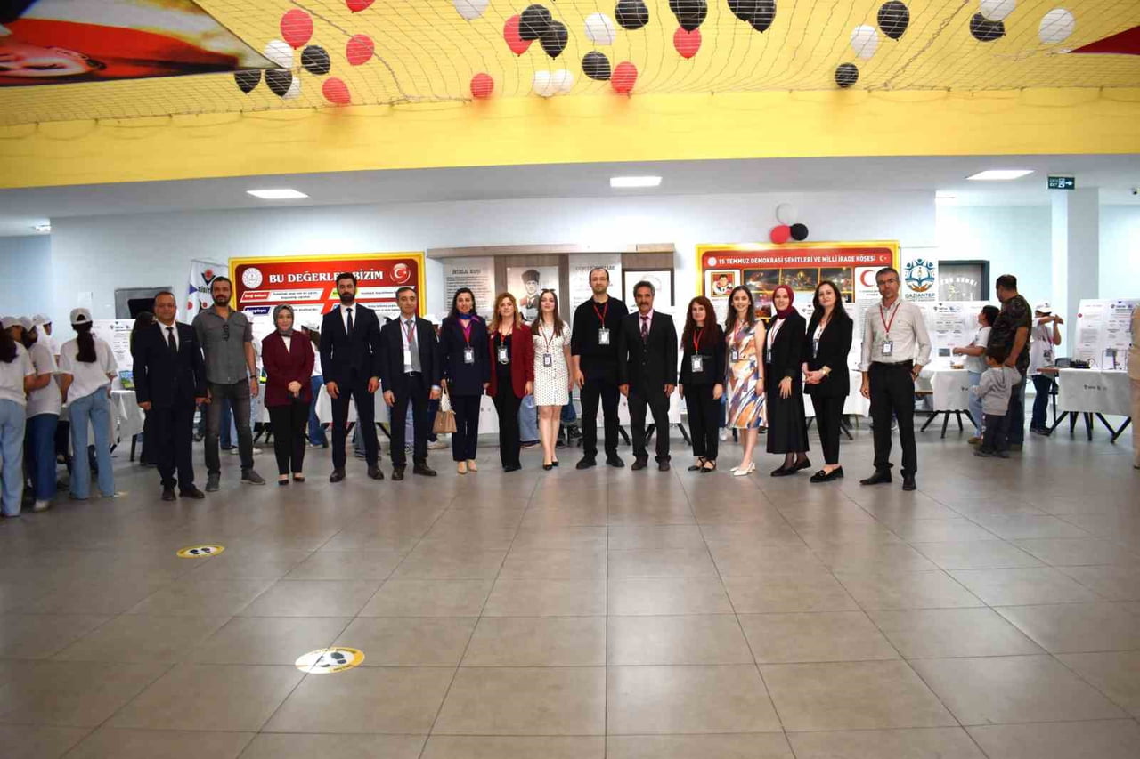 TÜBİTAK 4006 BİLİM FUARI KAPSAMINDA AHMET KARAHAN ORTAOKULU’NDA DÜZENLENEN BİLİM ŞÖLENİ...