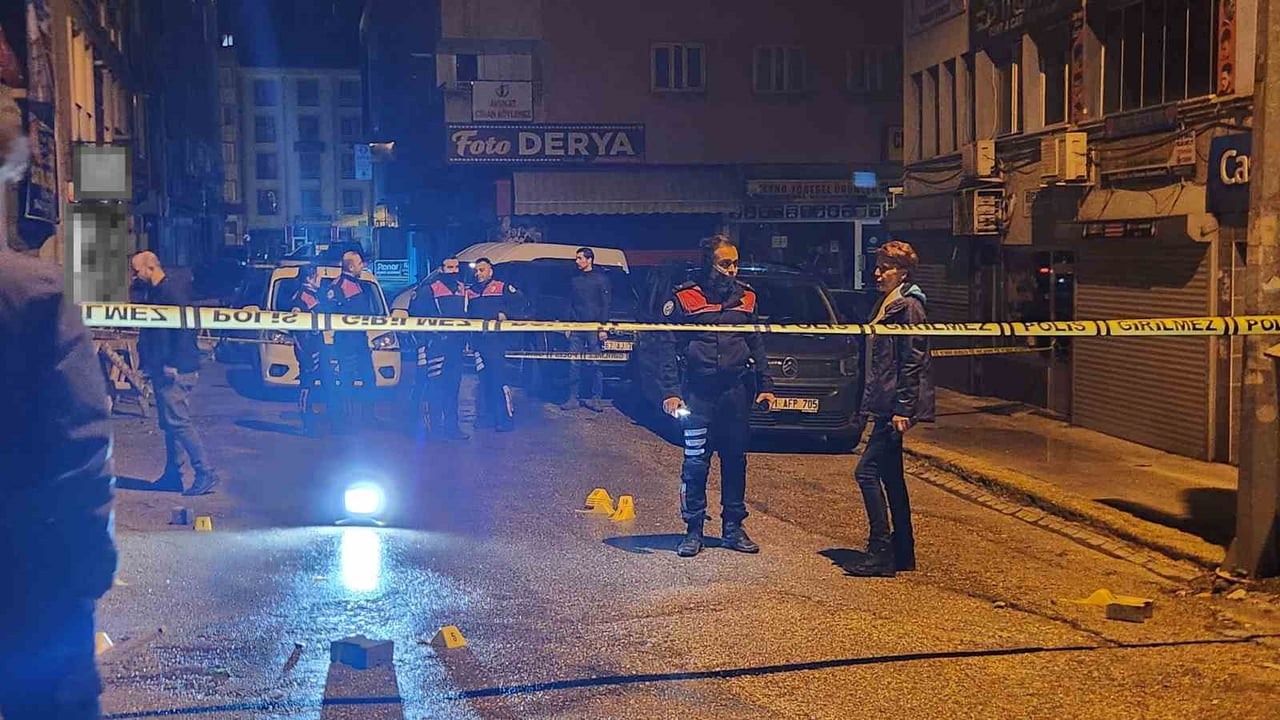 TUNCELİ’DE ALKOLLÜ BİR ŞAHIS GECE SAATLERİNDE HAVAYA ATEŞ AÇTI.
