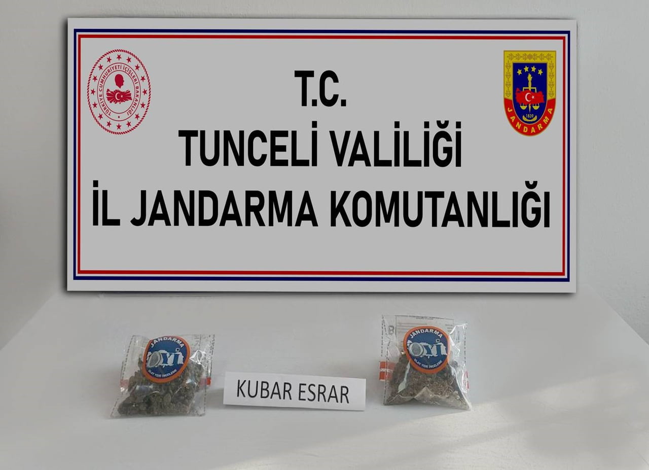 TUNCELİ’DE BİR ARACIN BAGAJ VE KAPUTUNA GİZLENEN UYUŞTURUCU MADDE, NARKOTİK KÖPEĞİ ‘AYAR’...