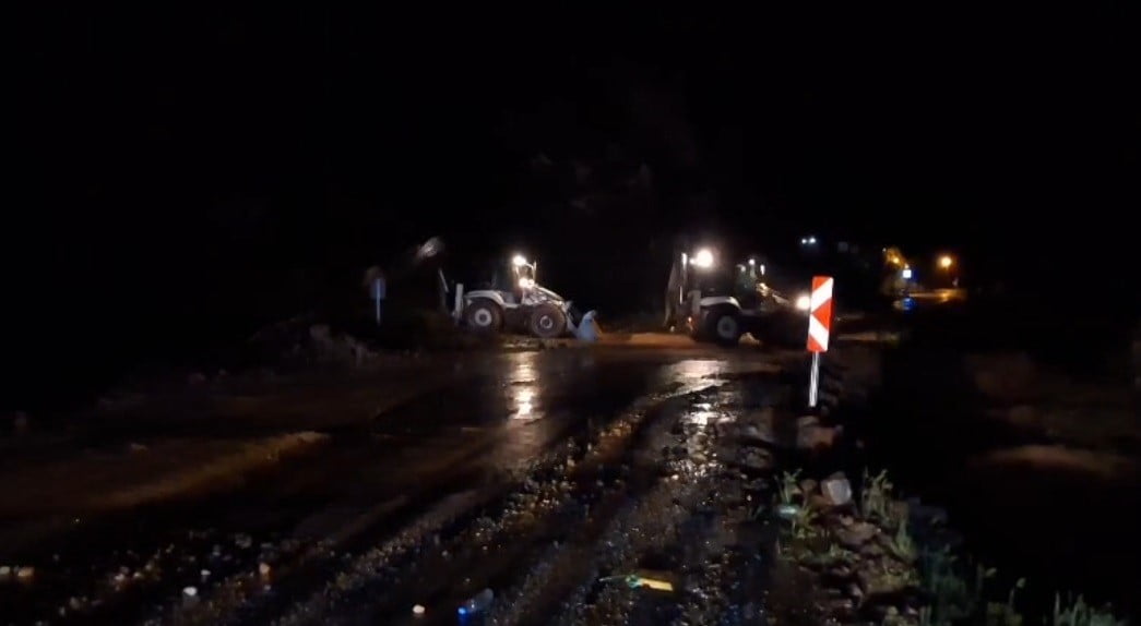 TUNCELİ’DE ETKİLİ OLAN SAĞANAK YAĞIŞLARIN ARDINDAN TUNCELİ-OVACIK İLÇE YOLU İLE...