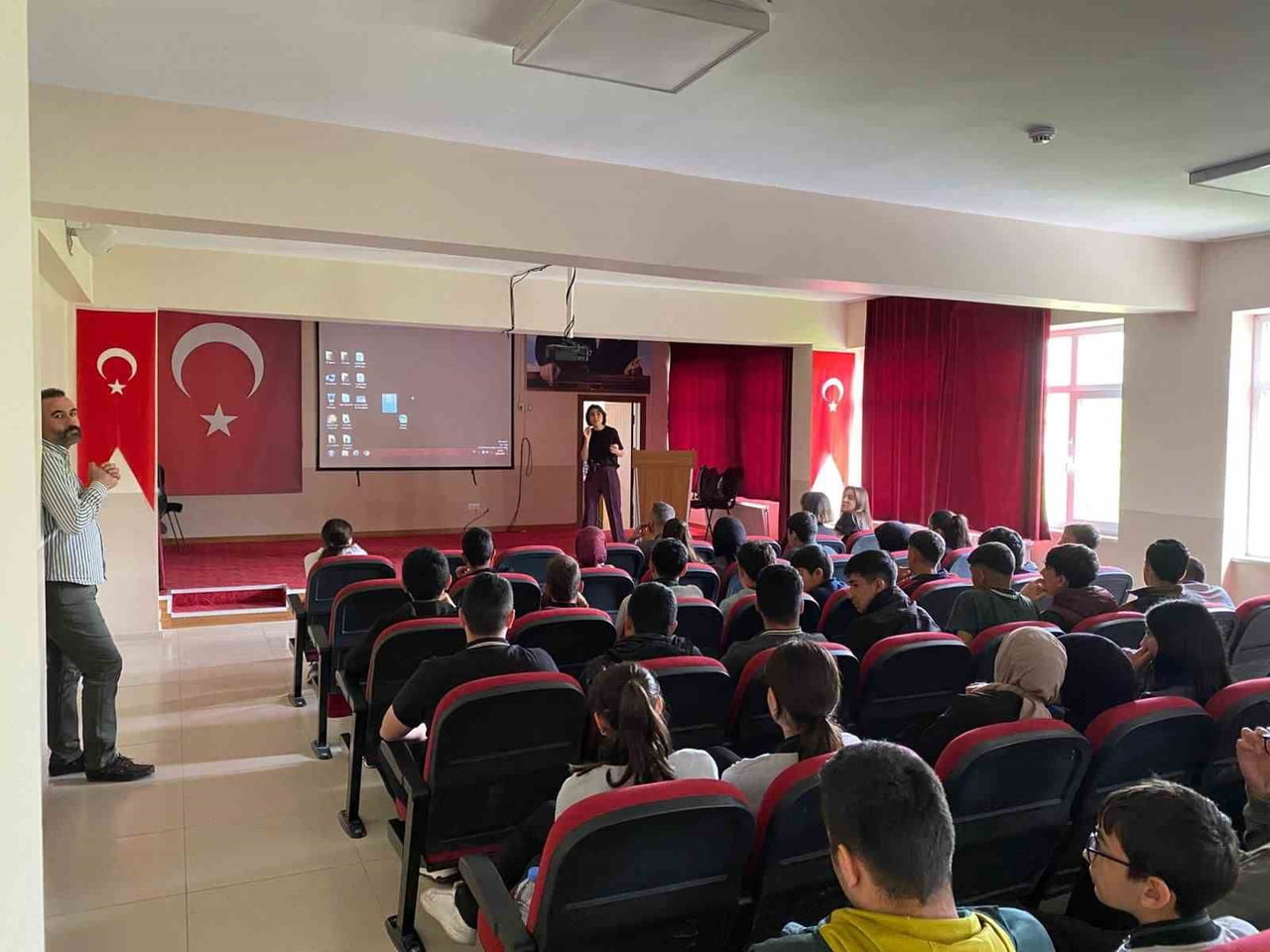TUNCELİ’NİN ÇEMİŞGEZEK İLÇESİNDE ÖĞRENCİLERE YÖNELİK "AKRAN ZORBALIĞI" KONULU BİLGİLENDİRME...