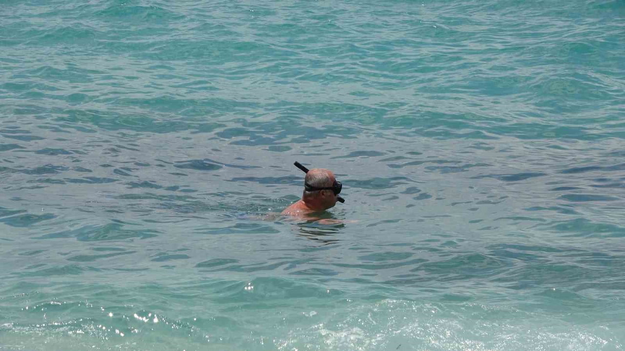 TURİSTLER BAYRAM TATİLİNDE ALANYA SAHİLLERİNİ DOLDURDU.