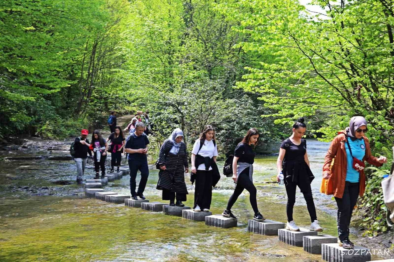 TURİZM HAFTASI KAPSAMINDA HAVA KOŞULLARI NEDENİYLE ERTELENEN HARMANKAYA GEZİSİNE YAKLAŞIK 300 KİŞİ...