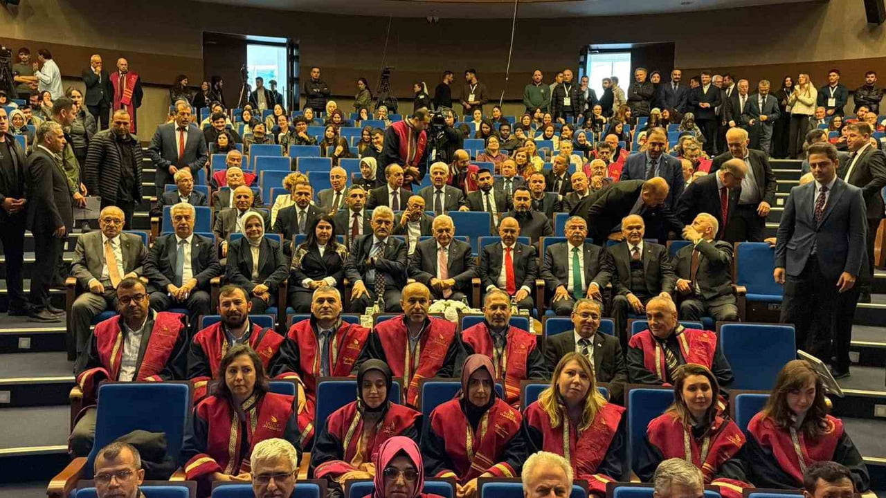 TÜRK DEVLETLERİ TEŞKİLATI AKSAKALLAR KONSEYİ BAŞKANI BİNALİ YILDIRIM İLE TBMM ESKİ BAŞKANI İSMET...