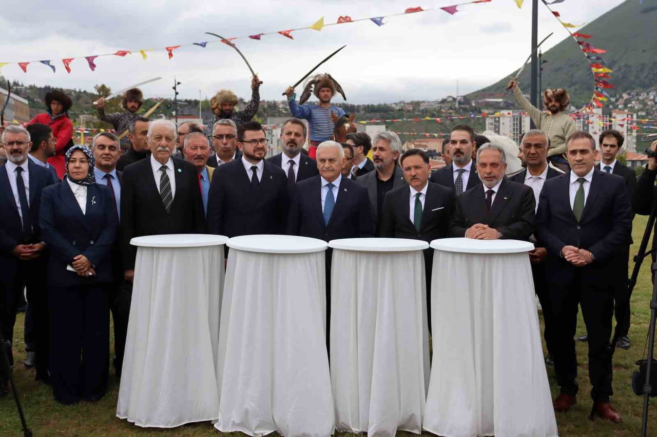 TÜRK DEVLETLERİ TEŞKİLATI AKSAKALLAR KONSEYİ BAŞKANI BİNALİ YILDIRIM, TALAS MİLLET BAHÇESİ'Nİ...