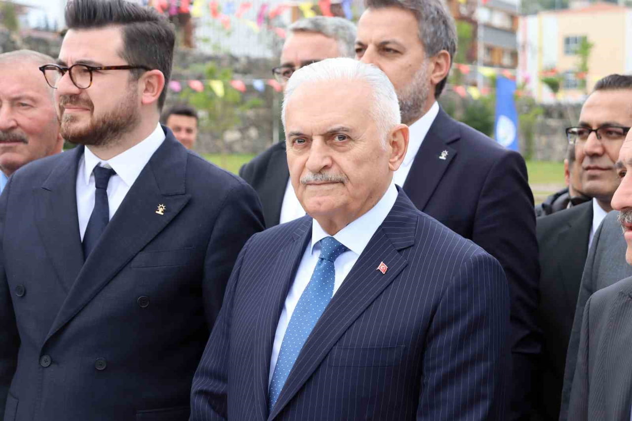 TÜRK DEVLETLERİ TEŞKİLATI AKSAKALLAR KONSEYİ BAŞKANI BİNALİ YILDIRIM, TALAS MİLLET BAHÇESİ'Nİ...