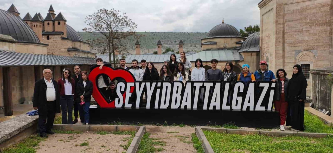 TÜRK DÜNYASI GENÇLİĞİ ESKİŞEHİR’İN TARİHİNE YOLCULUK YAPTI