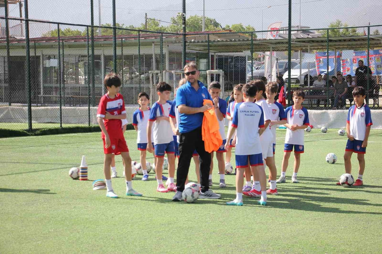 TÜRK FUTBOLUNA SAYISIZ SPORCU KAZANDIRAN ÇAMLIK FUTBOL KULÜBÜ BAŞKANI VE ANTRENÖRÜ ŞENOL ÜNLÜ...