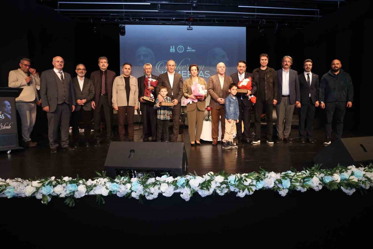 TÜRK HALK MÜZİĞİNİN UNUTULMAZ SESİ MÜKERREM KEMERTAŞ, ERZURUM'DA DÜZENLENEN ANLAMLI BİR VEFA...