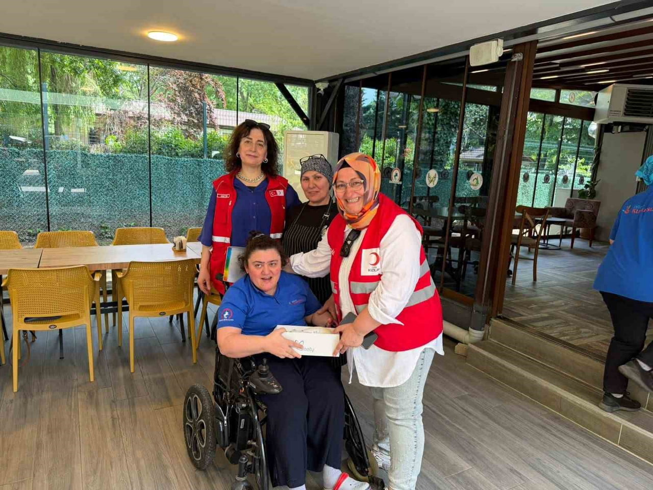TÜRK KIZILAY DÜZCE ŞUBESİ 10-16 MAYIS ENGELLİLER HAFTASI KAPSAMINDA KUSURSUZ KAFE ÇALIŞANLARIYLA...