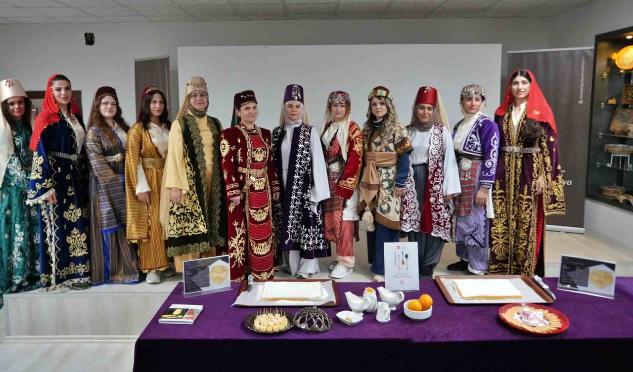 TÜRK MUTFAĞI HAFTASI KAPSAMINDA ANTALYA'DA DÜZENLENEN "BİR SOFRADA BİR MİRAS, LOKUMUN KÜLTÜR...
