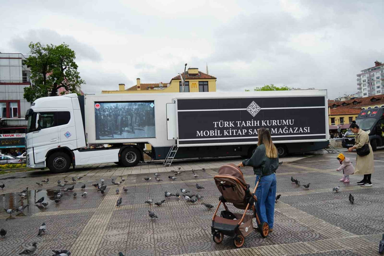 TÜRK TARİH KURUMU (TTK) MOBİL KİTAP SATIŞ MAĞAZASI’NIN SAMSUN’DAKİ İLK KONUĞU OLAN ONDOKUZ MAYIS...