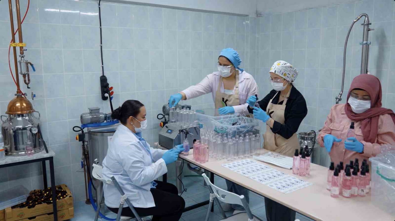 TÜRK TELEKOM’UN; TOBB, UNDP VE HABİTAT DERNEĞİ İŞ BİRLİĞİYLE YÜRÜTTÜĞÜ "DİJİTALDE HAYAT KOLAY"...