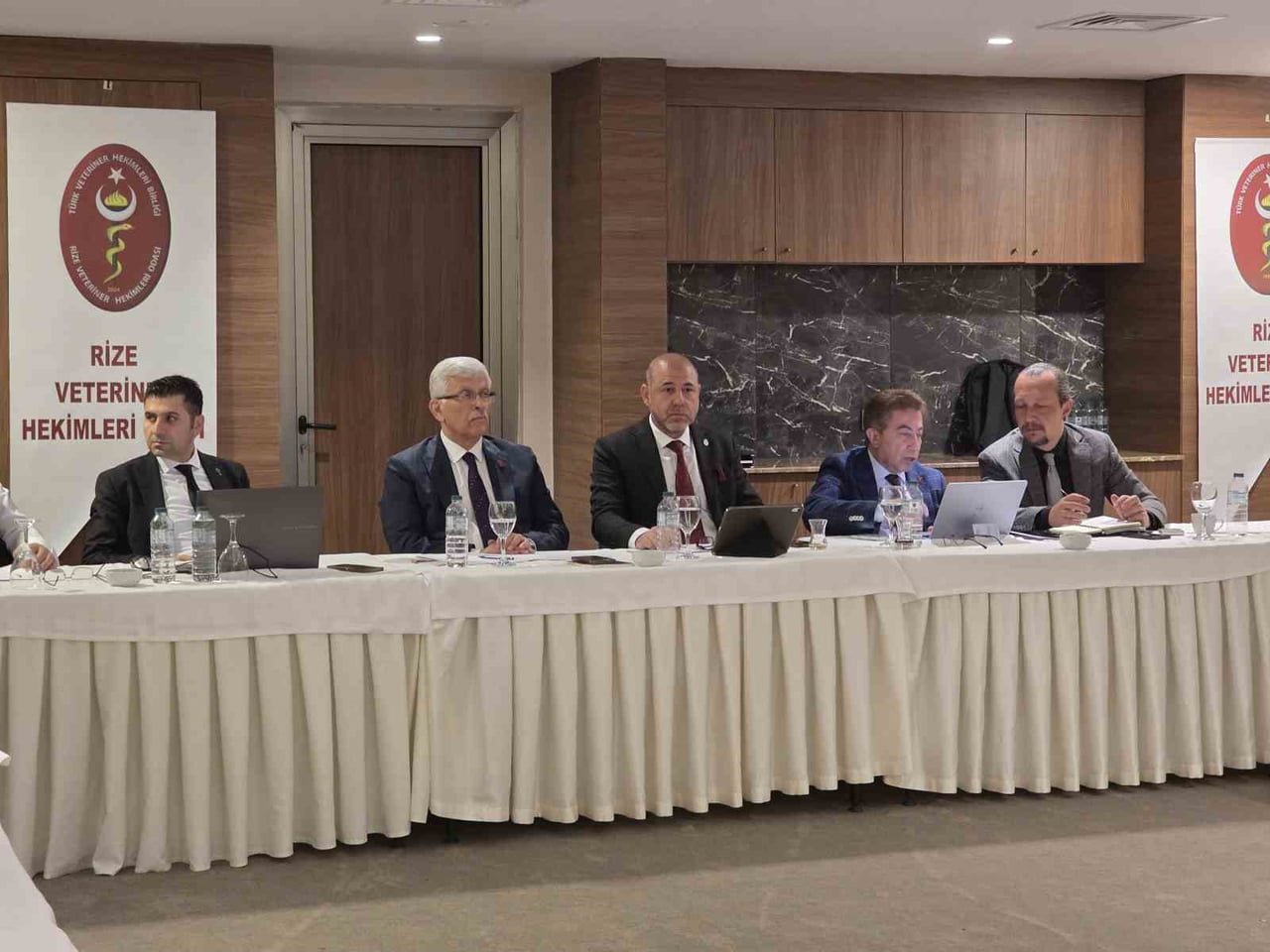 TÜRK VETERİNER HEKİMLERİ BİRLİĞİ (TVHB) ODA BAŞKANLARI BÖLGE TOPLANTISI, RİZE’DE BİR OTELDE...