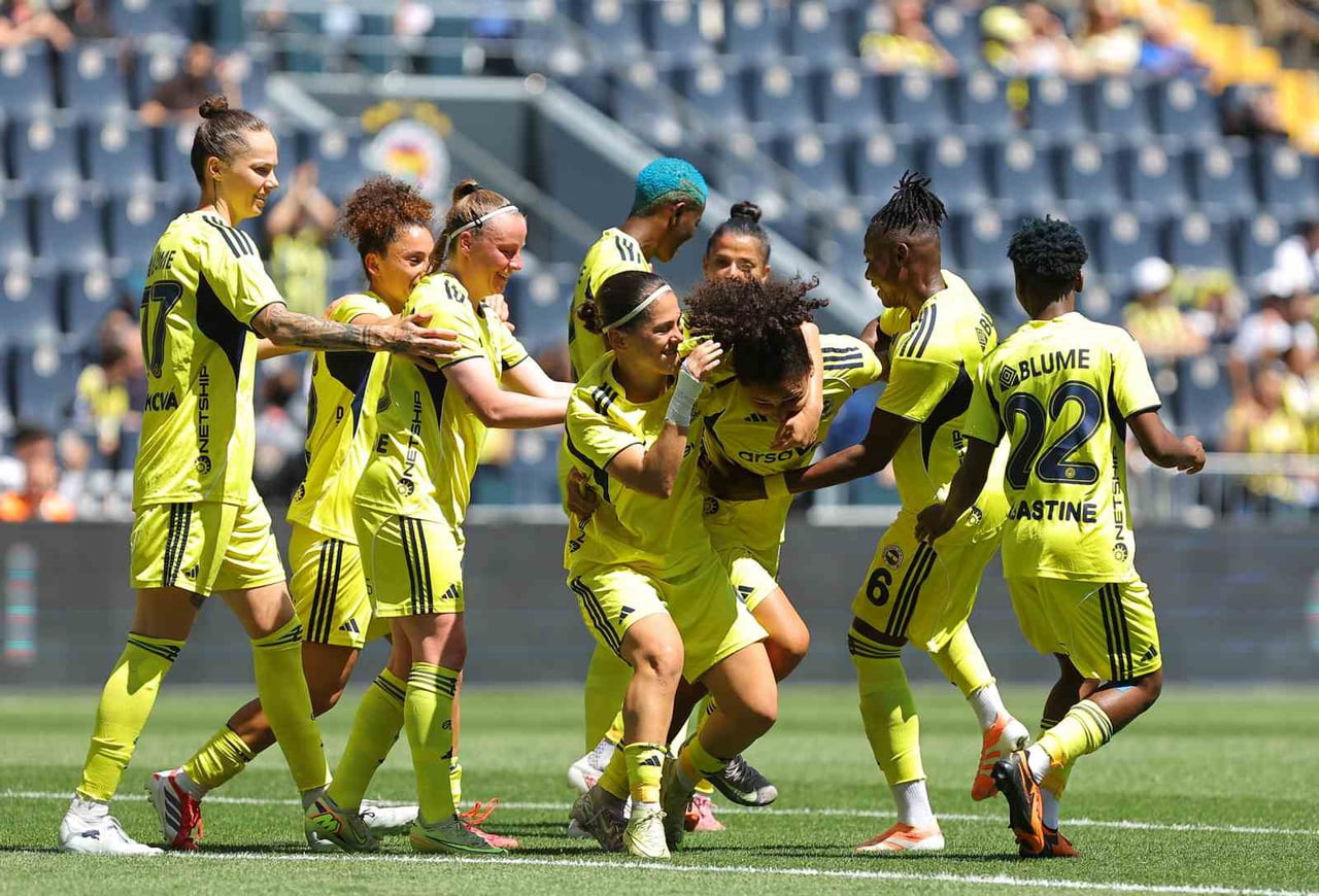 TURKCELL KADIN FUTBOL SÜPER LİGİ'NDE ŞAMPİYONLUĞUNU İLAN EDEN FENERBAHÇE, LİGİN 29. HAFTASINDA...