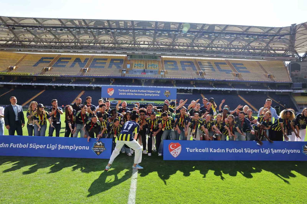 TURKCELL KADIN FUTBOL SÜPER LİGİ'NDE ŞAMPİYONLUĞUNU İLAN EDEN FENERBAHÇE, ÜNYE İLE OYNADIĞI MAÇIN...