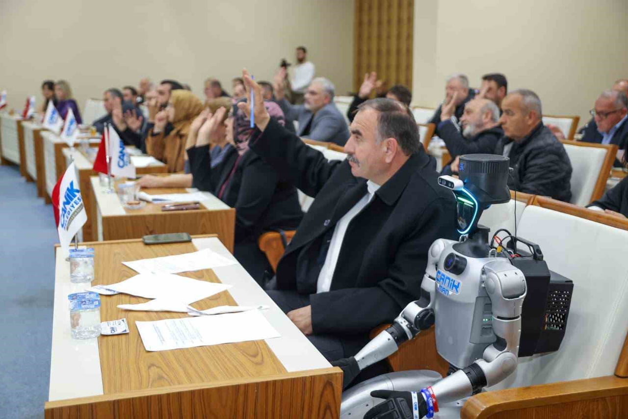 TÜRKİYE'NİN NÜFUSA KAYITLI İLK İNSANSI ROBOTU CANİKMAN, CANİK BELEDİYE BAŞKANI İBRAHİM...